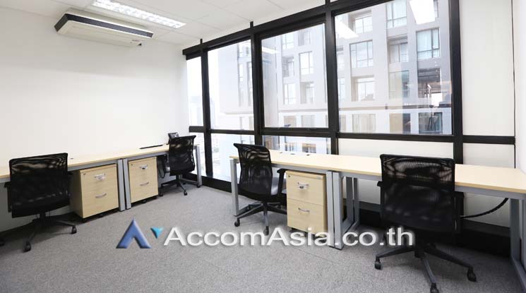 unit Office space For Rent in Sukhumvit, Bangkok  near BTS Ekkamai (AA15939)